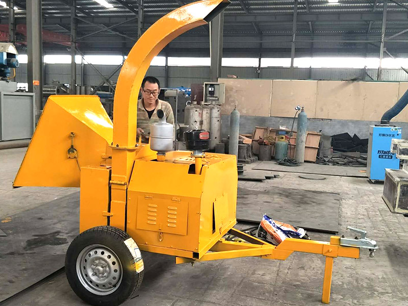 樹枝粉碎機(jī).jpg